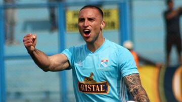 El delantero argentino Emanuel Herrera celebrando un gol con Sporting Cristal