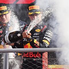 Checo Pérez: “Pasar a Leclerc y Sainz fue bastante loco”
