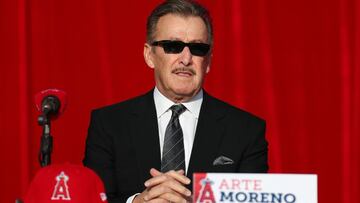 Arte Moreno hizo historia en 2003 cuando se convirtió en el primer mexicoamericano en ser dueño de un equipo de las Grandes Ligas al comprarle a The Walt Disney Company a los Angels, entonces de Anaheim, por 184 millones de dólares.