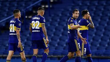 Soccer Football - Copa Libertadores - Group C - Boca Juniors v Barcelona - Estadio La Bombonera, Buenos Aires, Argentina - May 20, 2021 Boca Juniors&#039; Carlos Izquierdoz reacts with teammates during the match Pool via REUTERS/Marcelo Endelli