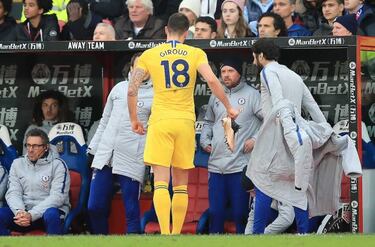 Chelsea: Sarri bemoans injuries after Giroud limps off