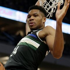 Bucks' Giannis reveals secret behind his Magic show