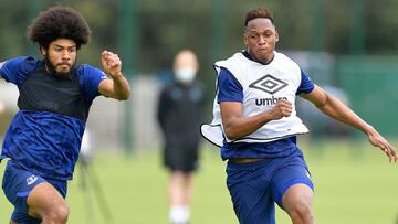 Yerry Mina durante un entrenamiento con Everton.