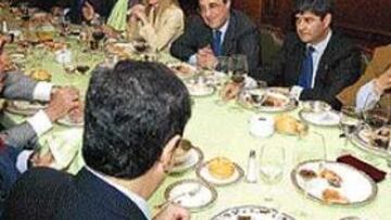 <b>UNA JUNTA EN ARMONÍA</B>. La reunión de la junta del lunes empezó dividida, pero acabó aprobando por unanimidad la no continuidad de Vicente del Bosque.