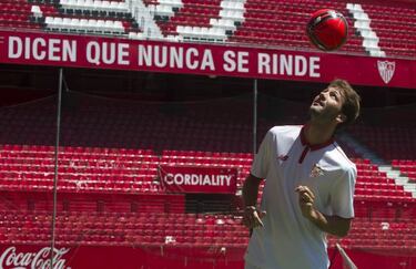 Vázquez: "I've been surprised by Sampaoli's ideas in attack"