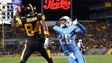 PITTSBURGH, PA - NOVEMBER 16: Antonio Brown #84 of the Pittsburgh Steelers makes a catch for a 10-yard touchdown reception in front of Logan Ryan #26 of the Tennessee Titans in the fourth quarter during the game at Heinz Field on November 16, 2017 in Pittsburgh, Pennsylvania.   Joe Sargent/Getty Images/AFP
 == FOR NEWSPAPERS, INTERNET, TELCOS &amp; TELEVISION USE ONLY ==