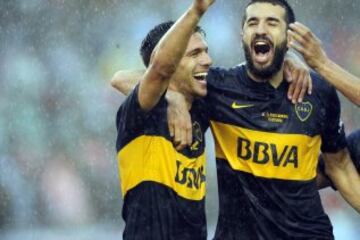 Lisandro Magallan y Echeverria de Boca en festejo, durante el juego de la fecha 10 del Torneo de Primera Division de la Liga Argentina de Futbol en el Estadio Monumental  el 5 de Octubre de 2014 en Buenos Aires, Argentina. (Foto:Gustavo Ortiz).