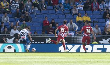 Espanyol 1-0 Atlético de Madrid | Pedrosa se adentró en el área, llegó hasta la línea de fondo, puso el pase raso hacia atrás y Godín hizo el resto. El capitán rojiblanco se tiró al suelo para despejar el balón, con tan mala suerte que se metió en propia puerta.