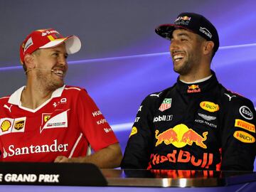 Sebastian Vettel y Daniel Ricciardo en la rueda de prensa tras la clasificación del GP de Singapur. 