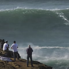 Primera sesión gigante del 2025 en Nazaré