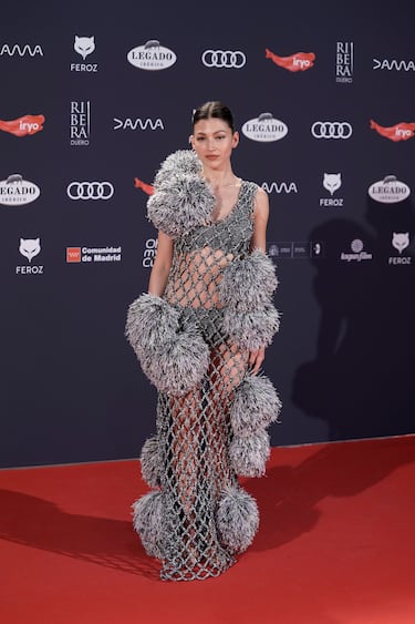 La actriz Úrsula Corberó posa en la alfombra roja de la XI edición de los Premios Feroz.