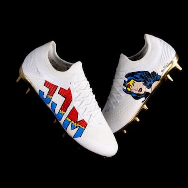 Los zapatos especiales de Jennifer Muñoz, inspirados en Wonder Woman y creados por Erik Guzón