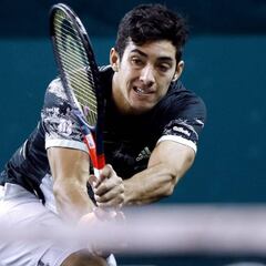 Garin doblega a Isner y avanza a octavos de final en París