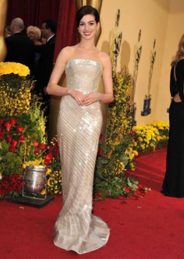 Anne Hathaway en los Premios Oscar de 2009 con un vestido de Armani