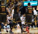 Vuelve LeBron (33) y vuelven sus Cavs: remontan 18 puntos