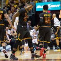 Vuelve LeBron (33) y vuelven sus Cavs: remontan 18 puntos