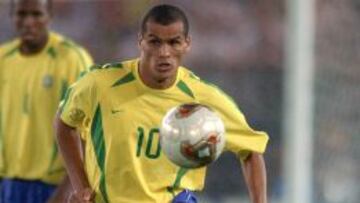 El brasile&ntilde;o Rivaldo (10), en la final del Mundial de 2002.