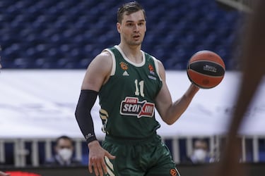 El escolta croata (26 años y 2,03 m) era uno de esos niños prodigio que no resistieron la tentación y saltaron antes de tiempo a la NBA. Formado en la cantera del Barça, no le dio tiempo a triunfar en Europa. O no quiso darse tiempo. Con 20 años llegó a Orlando Magic para jugar a los 23 en Nueva York y a los 24 en Portland antes de regresar al Viejo Continente: en el Panathinaikos trata de recuperar su esencia. Tiene calidad, inteligencia y físico para ser una de las grandes estrellas europeas.