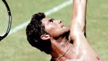 <b>IRONMAN.</b> La fuerza de Philipoussis. obstáculo en el cuarto partido.