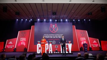 LAS ROZAS (MADRID), 24/10/2022.- Momento del sorteo la primera eliminatoria de la Copa del Rey, que se disputará el fin de semana del 12 y 13 de noviembre bajo el formato de eliminatorias a partido único y ya con la participación de 16 equipos de LaLiga Santander, este lunes en la Ciudad del Fútbol de Las Rozas (Madrid). EFE/ Rodrigo Jimenez