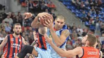 El Baskonia abusa sin piedad de un errático Estudiantes