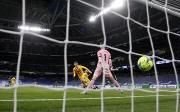 0-3. Ferrán Torres marca el tercer gol.