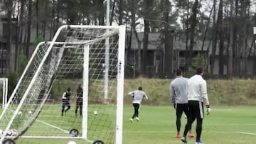 Pity haciendo un golazo del mismo ángulo que Quintero