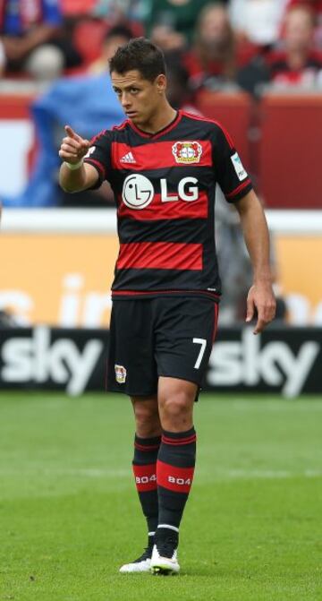 El 12 de septiembre, Chicharito debutó con el Bayer Leverkusen en la derrota 0-1 ante el Darmstadt. El atacante jugó los últimos 33 minutos de dicho juego, correspondiente a la jornada 4 de la Bundesliga.