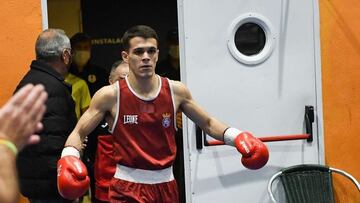 El boxeador Gabriel Escobar antes de saltar al ring.