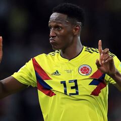 Mina iguala el récord de Breitner y Brehme con sus tres goles