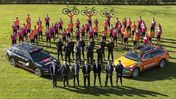 Imagen de la presentaci&oacute;n de los equipos del Euskaltel-Euskadi y del Laboral Kutxa en Derio.