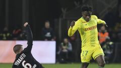 Nantes&#039; Moses Simon, right, and PSG&#039;s Marco Verratti vie for the ball during the League One soccer match between Nantes and Paris-Saint-Germain, in Nantes, western France, Tuesday, Feb. 4, 2020. (AP Photo/David Vincent)
