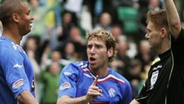 <b>ACUSÓ EL ESFUERZO DE LA UEFA.</b> El Rangers acusó el esfuerzo que le demandó el encuentro de vuelta de la semifinal de la Copa de la UEFA ante el Fiorentina, y no pasó del empate en el campo del Hibernian, que le deja a siete puntos del Celtic, líder de la clasificación de la Liga de Escocia aunque con tres encuentros más.