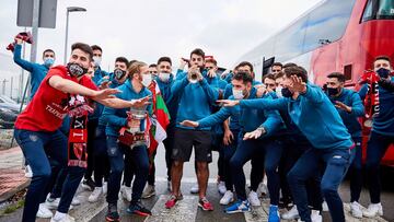 BILBAO, SPAIN - JANUARY 18: Players of Athletic Club celebrate with their fans with the Champions trophy during the arrival of the Athletic Club de Bilbao at Bilbao airport with the Champions trophy after winning the Spanish Soccer Super Cup against FC Ba