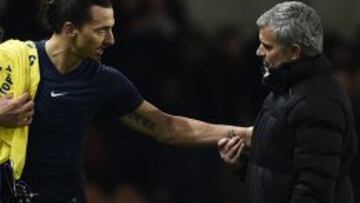 Ibrahimovic habla con Mourinho tras un partido de la pasada Champions.