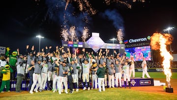 Los jugadores de Cañeros de Los Mochis celebran el título de la Liga Arco Mexicana del Pacífico