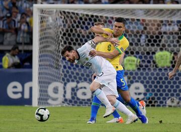 Messi y Casemiro.