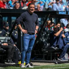 Carvalhal: “Perdemos muchas cosas sin Veiga”