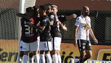 Chacarita 0-2 Colón: goles, resumen y resultado