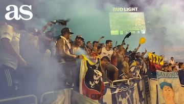 Hinchada de Millonarios en Orlando.