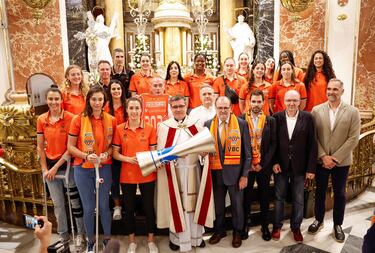 El Valencia Basket celebra el título con la afición