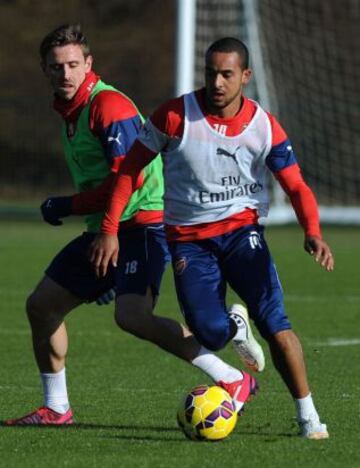 Alexis Sánchez ya entrena a la par de sus compañeros y será de la partida este martes ante Leicester.