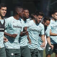 Canales, única ausencia en el penúltimo entrenamiento bético