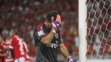 Johnny Herrera se lamenta en Beira Río. La U vive su peor inicio de año desde 1968.