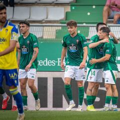 Aprobados y suspensos del Racing de Ferrol: Chiki maquilla las prevacaciones