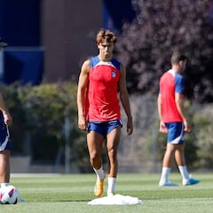 João, entre suplentes en su vuelta