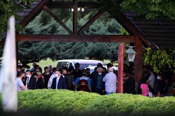 El cortejo fúnebre, que terminó  en el cementerio de Bella Vista, estuvo rodeado de decenas de aficionados. Una caravana de seguidores lo acompañó todo el camino.