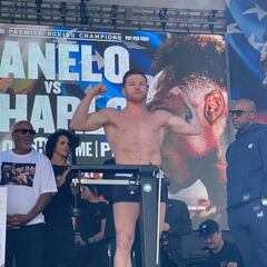 Canelo y Charlo vencen a la báscula previo a su pelea