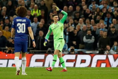 Kepa: Chelsea keeper refuses to come off in cup final