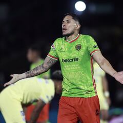 Carlos Salcedo llega hoy a Cruz Azul